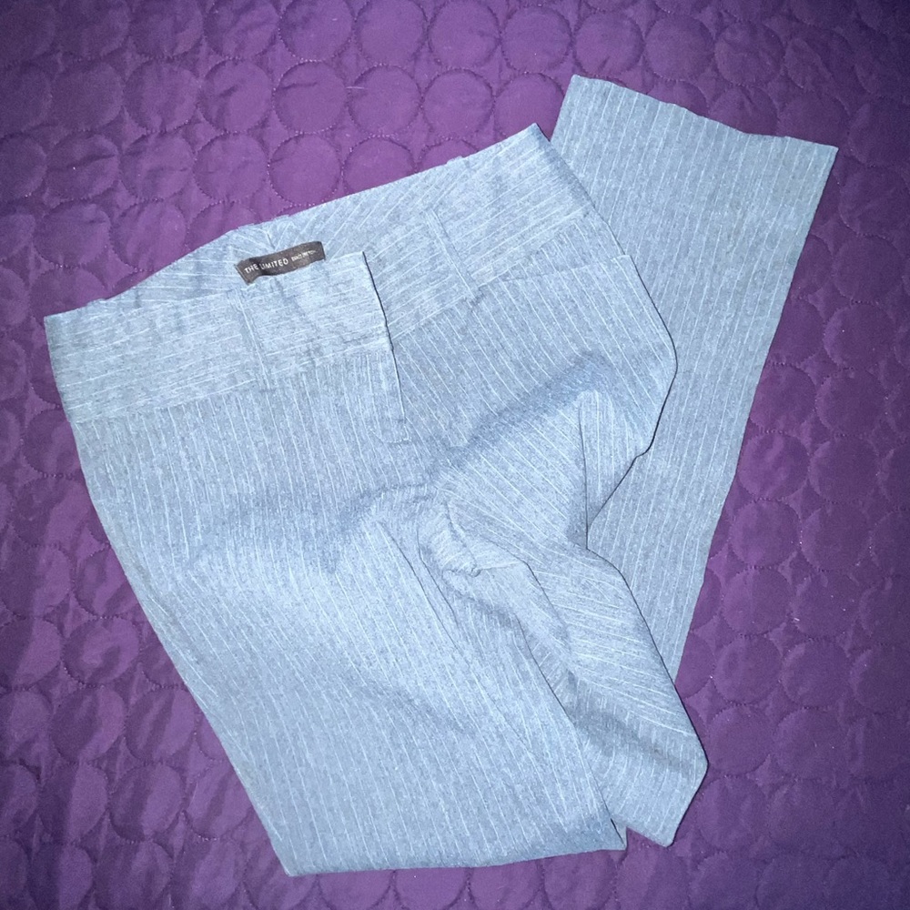 The Limited size 2 extra stretch pants. Excellent condition. Inseam is 29 inches